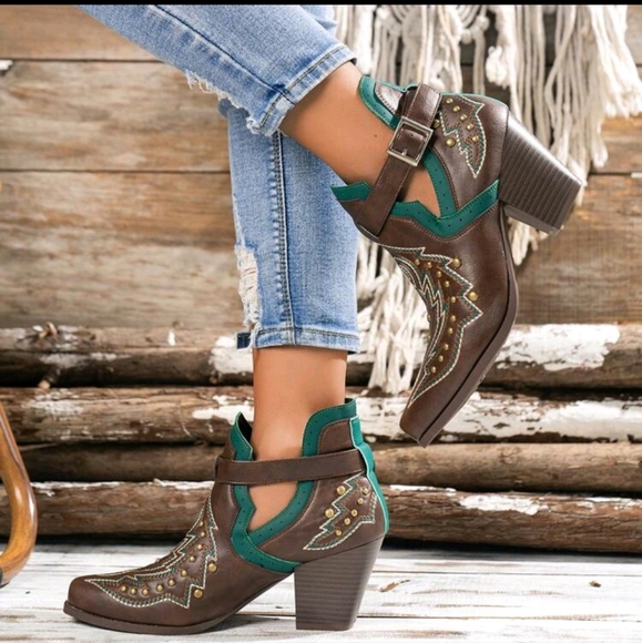 NEW WOMENS PUNK EMBROIDERED WESTERN ANKLE BOOTS - Picture 4 of 4